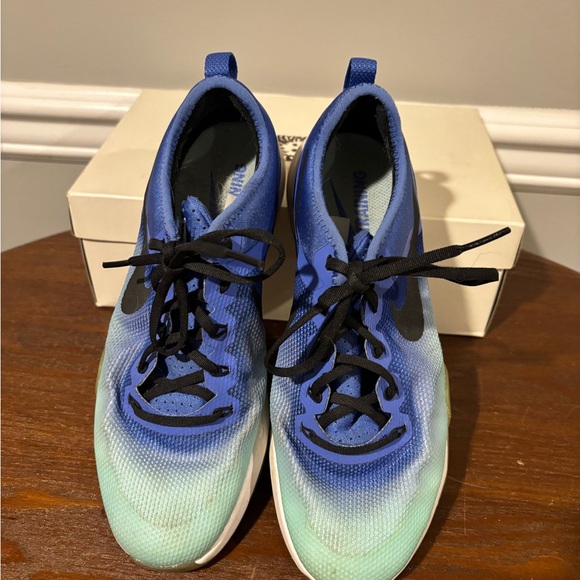 Women's Nike Sneakers - blue/light blue - gently used Size 7.5 - Picture 4 of 7